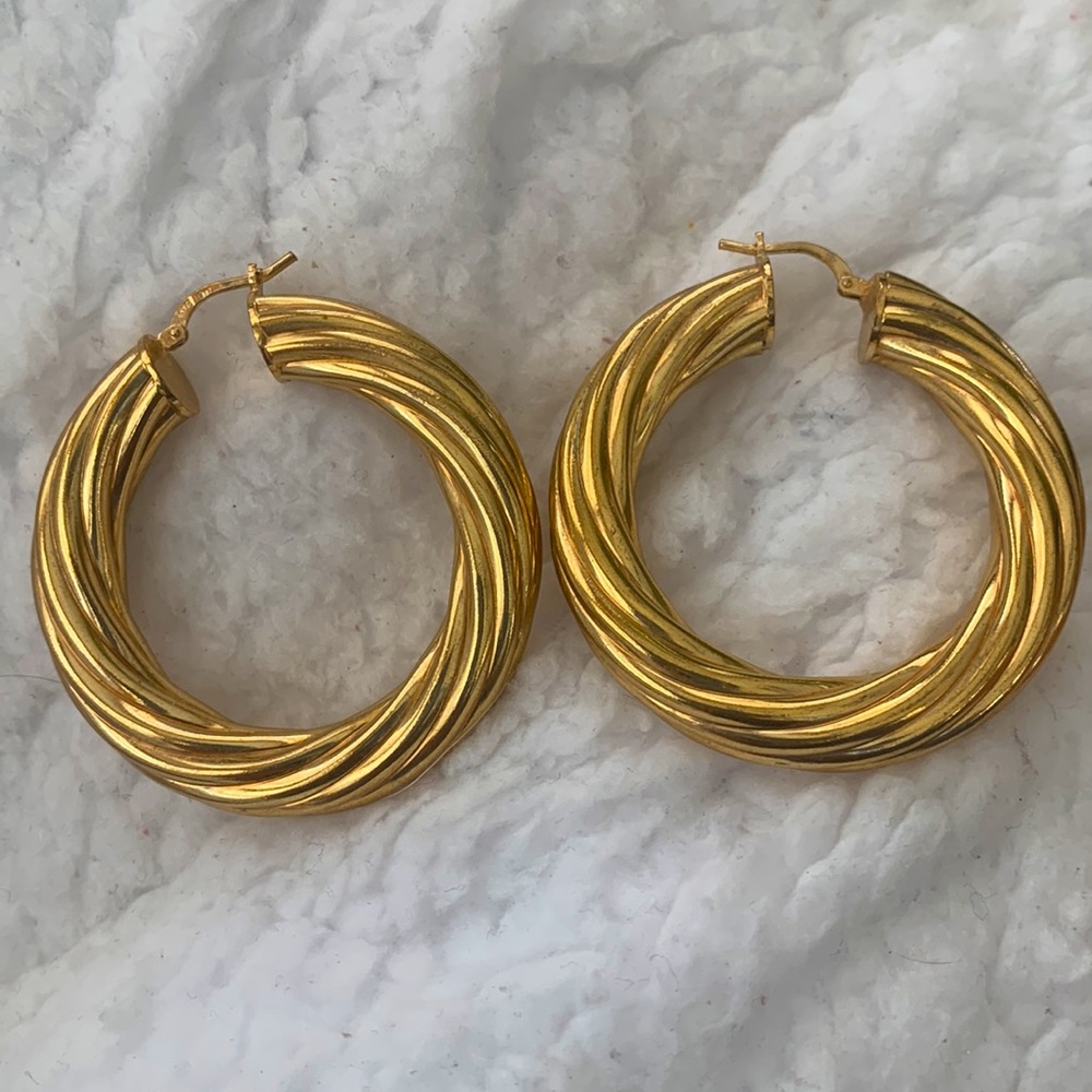 Trendy Swirl Gold Hoop Earrings💛